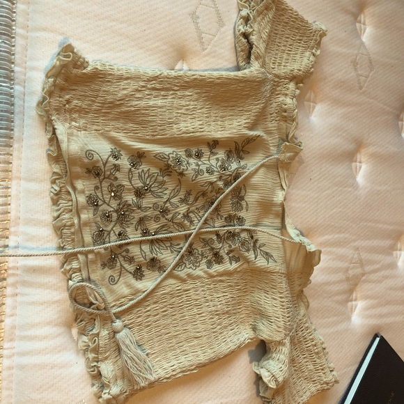 Cream crop top , off the shoulder. - Picture 1 of 4